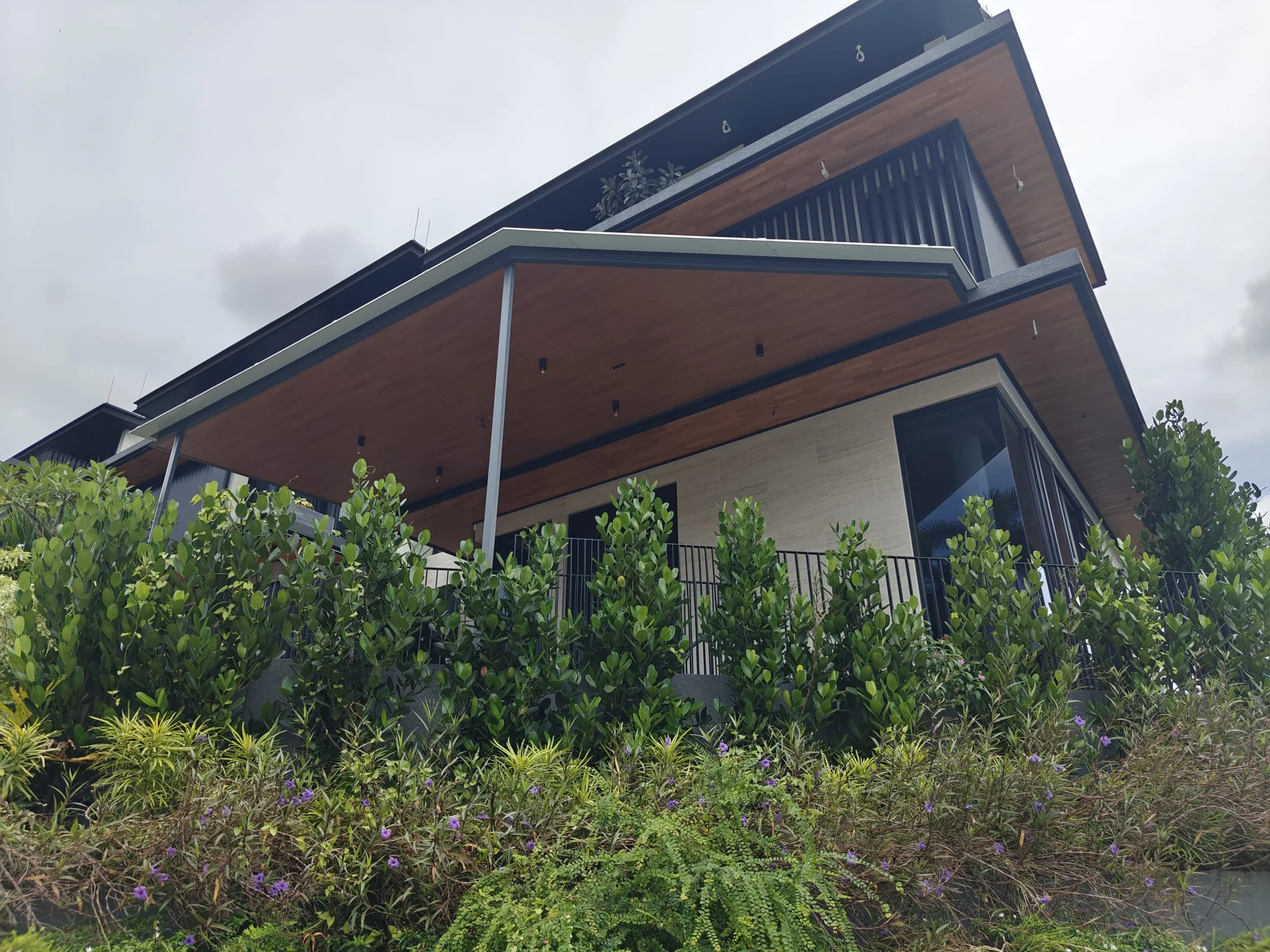 Roof and eave, aluminium systems supplied by Alu-R Pro in Singapore